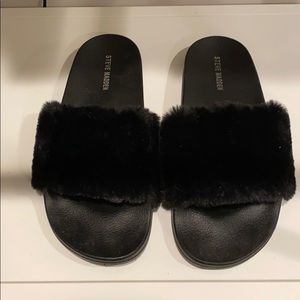 Steve Madden Black faux fur slide sandals